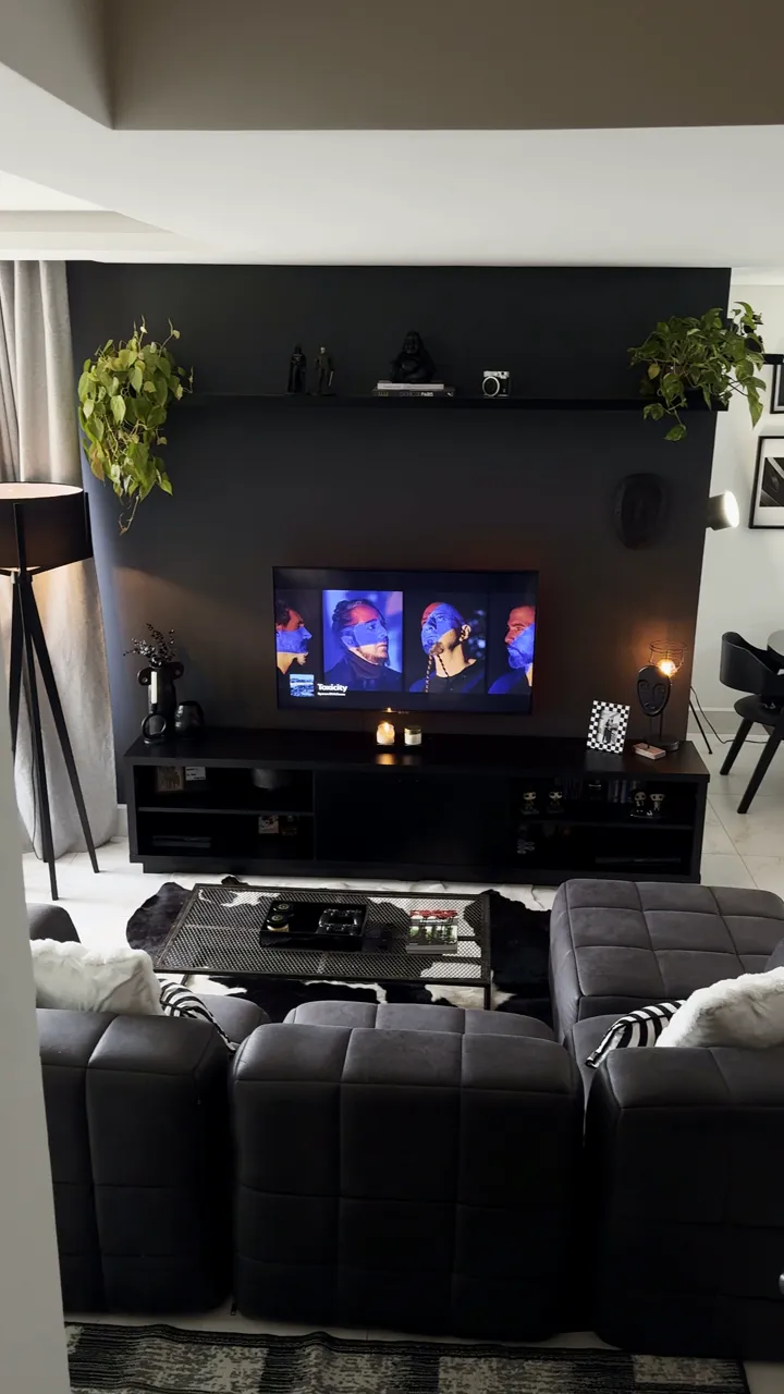 TV wall mounting
